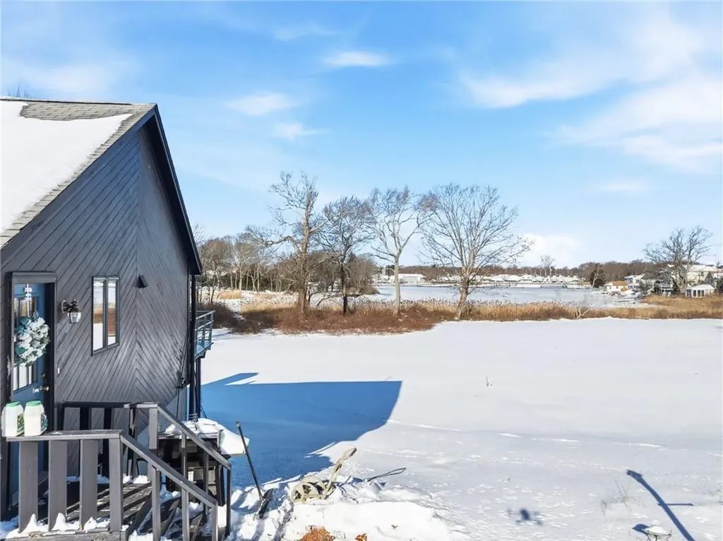 585 Meadow View Avenue Warwick RI 02889
