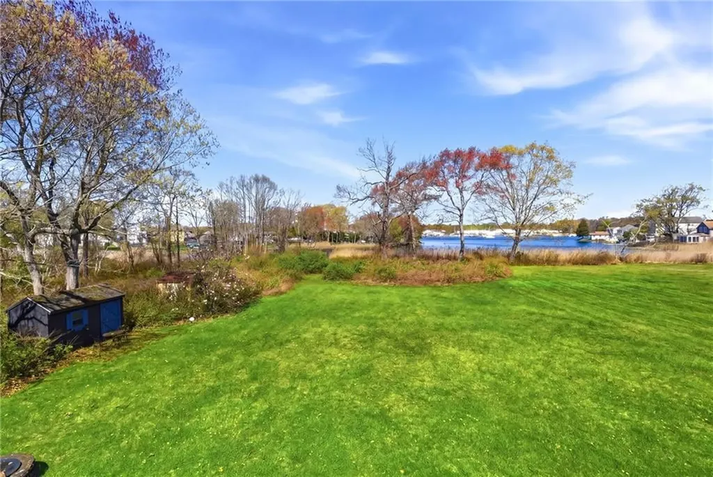585 Meadow View Avenue Warwick RI 02889