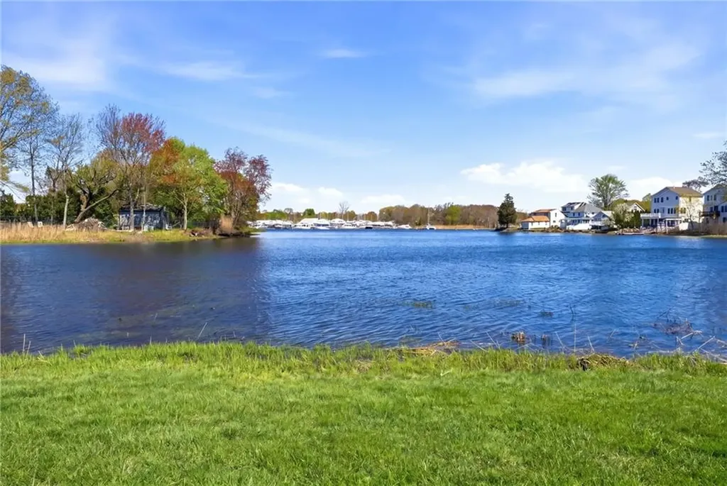 585 Meadow View Avenue Warwick RI 02889