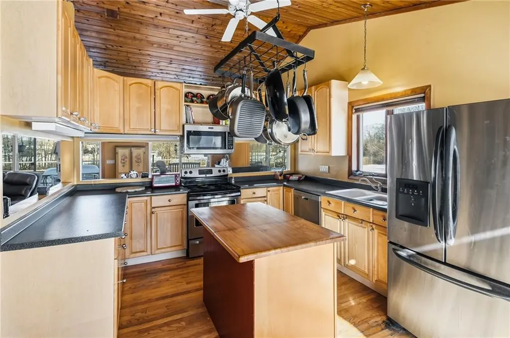 585 Meadow View Avenue Warwick RI 02889