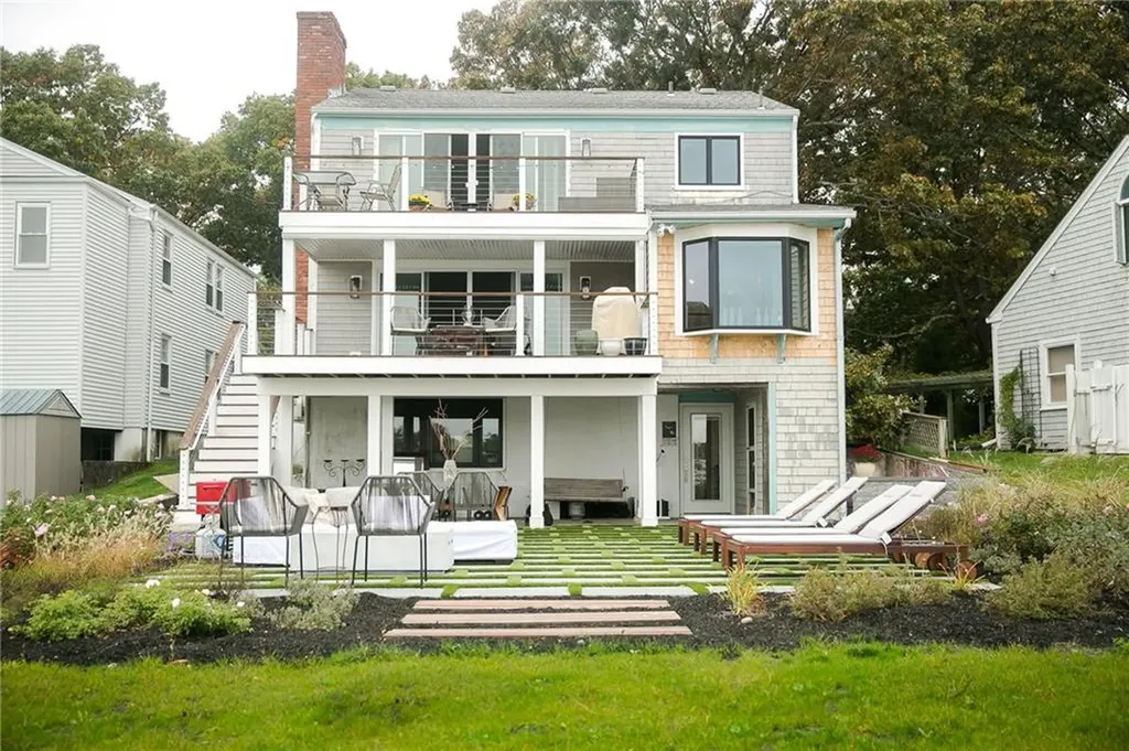 126 Riverside Drive East Providence RI 02915