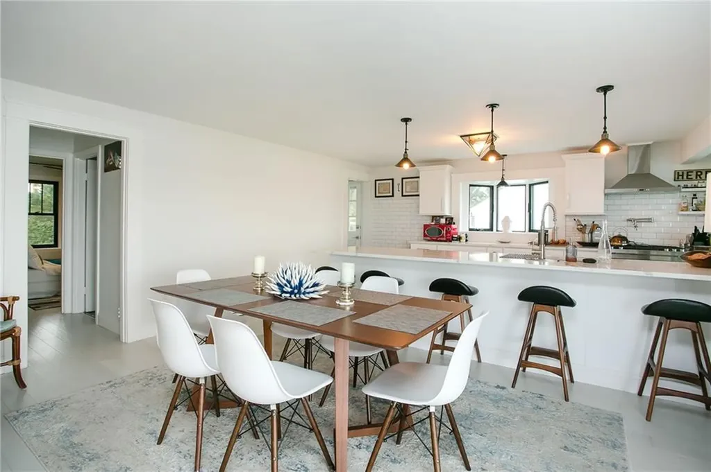 126 Riverside Drive East Providence RI 02915