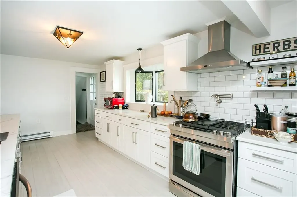 126 Riverside Drive East Providence RI 02915