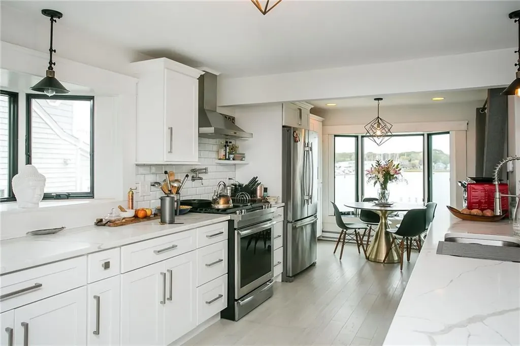 126 Riverside Drive East Providence RI 02915