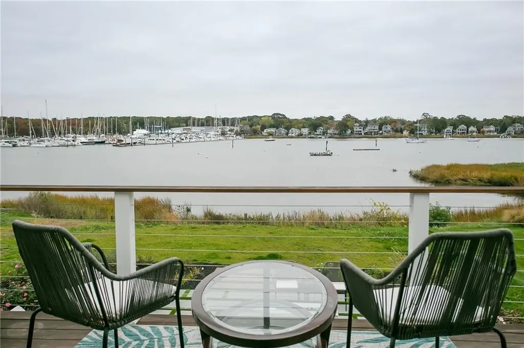 126 Riverside Drive East Providence RI 02915
