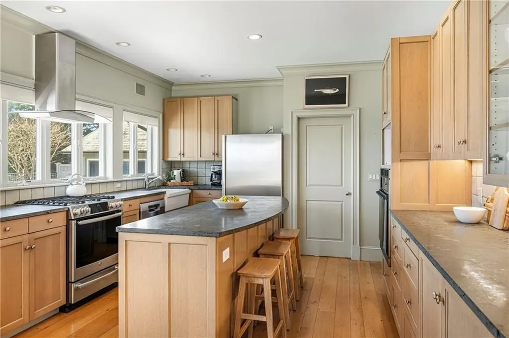 515 Indian Avenue Middletown RI 02842