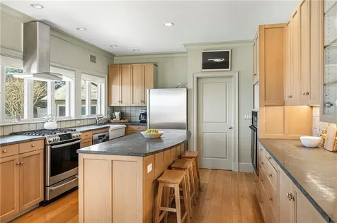 515 Indian Avenue Middletown RI 02842