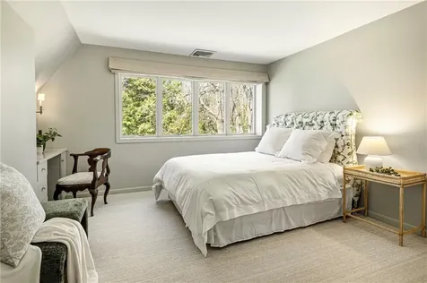 515 Indian Avenue Middletown RI 02842