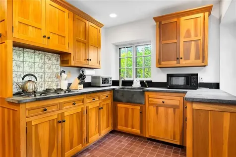 515 Indian Avenue Middletown RI 02842