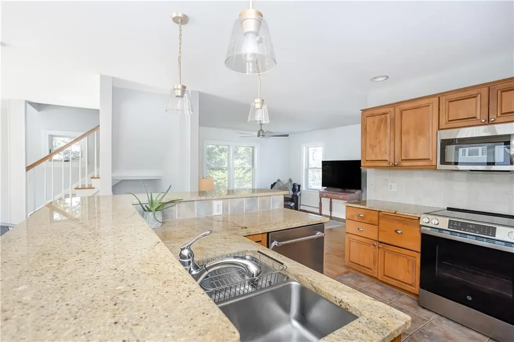 18 Lugger Street Jamestown RI 02835