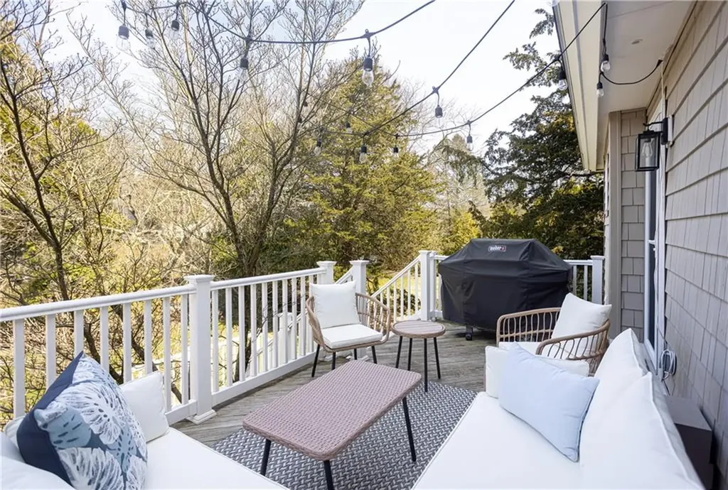18 Lugger Street Jamestown RI 02835