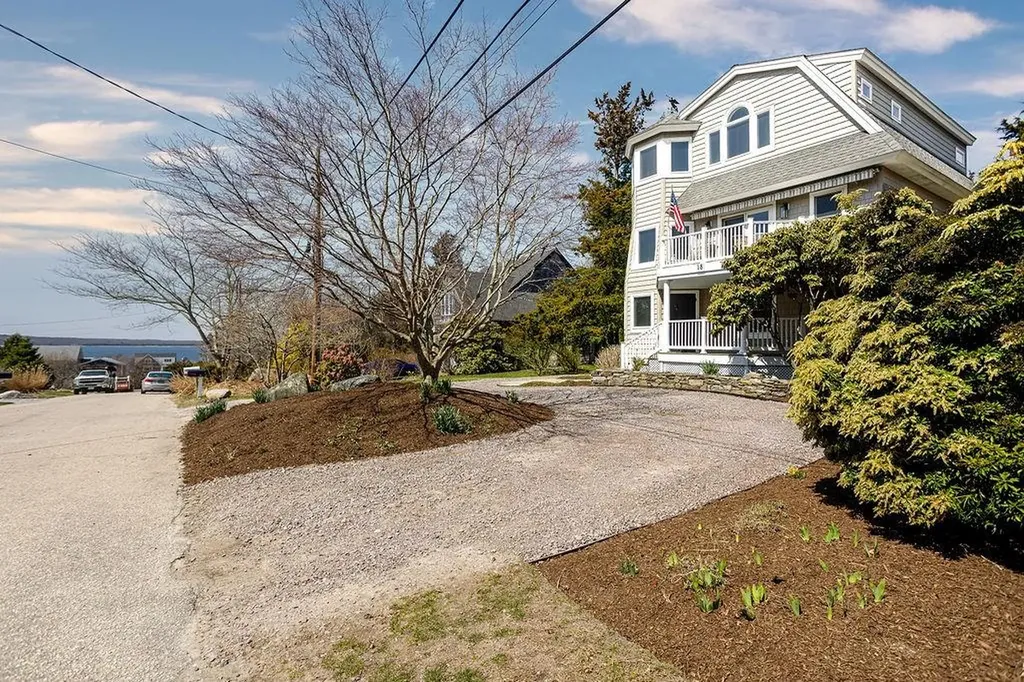 18 Lugger Street Jamestown RI 02835