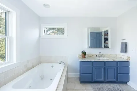 18 Lugger Street Jamestown RI 02835