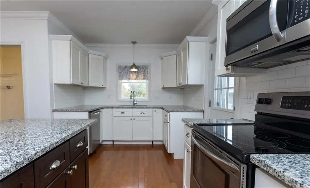 20 West View Street Warwick RI 02889