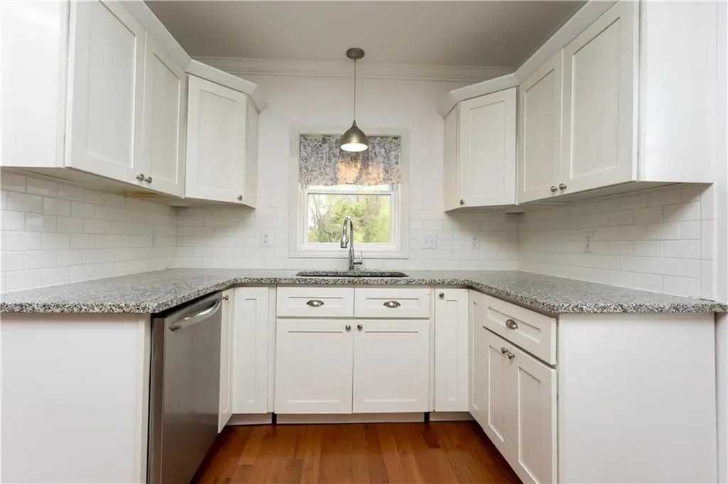 20 West View Street Warwick RI 02889