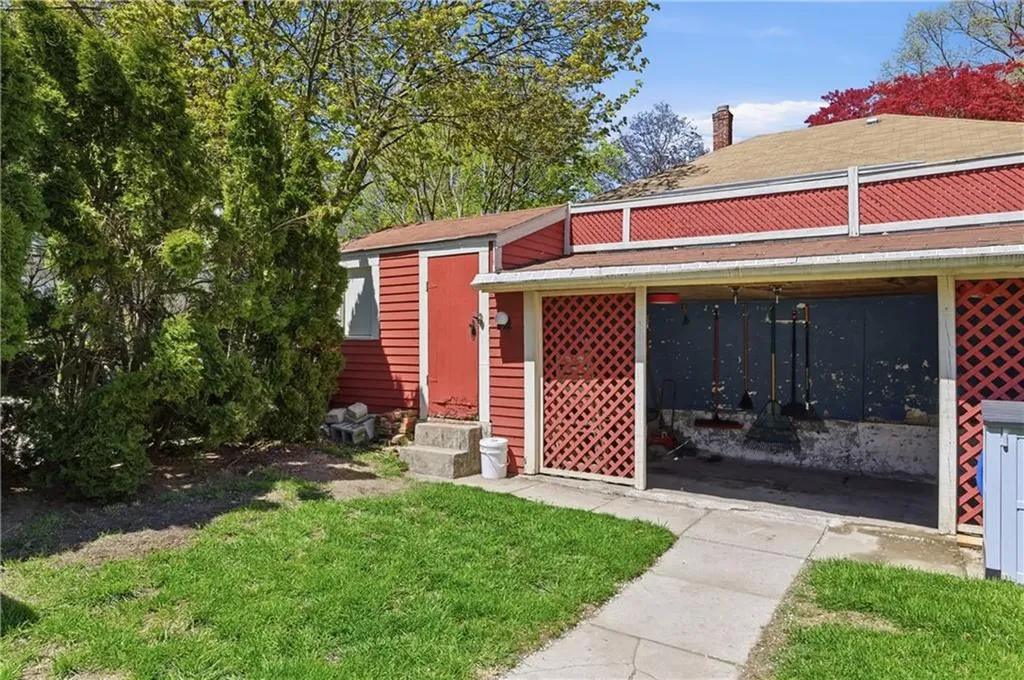 448 Gaskill Street Woonsocket RI 02895