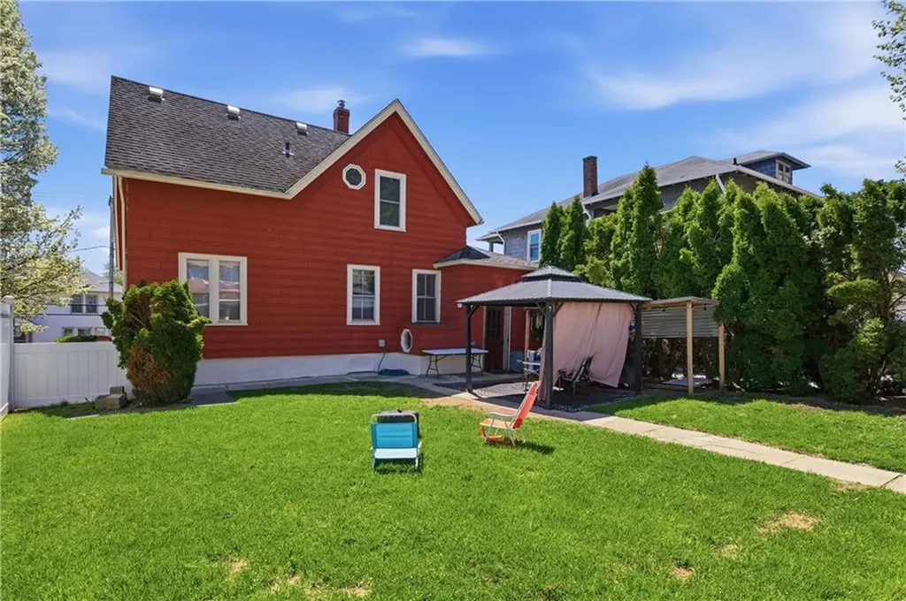448 Gaskill Street Woonsocket RI 02895