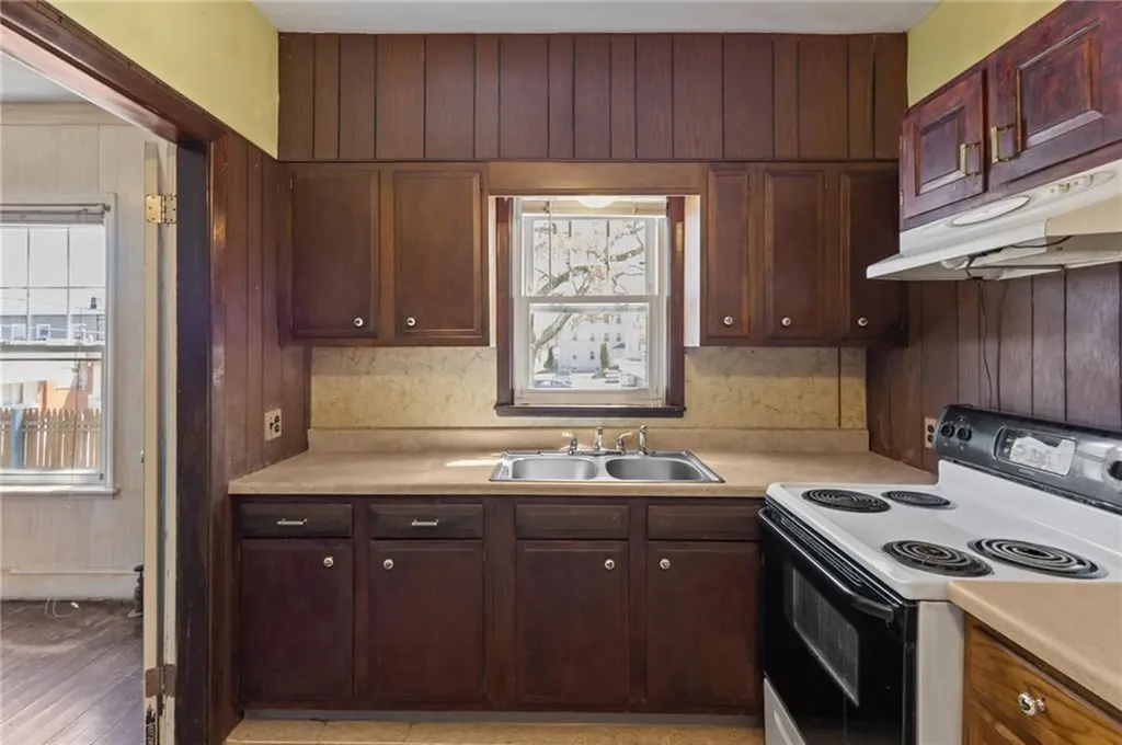 1609 Elmwood Avenue Cranston RI 02910