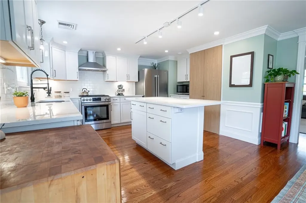 224 Foote Street Barrington RI 02806