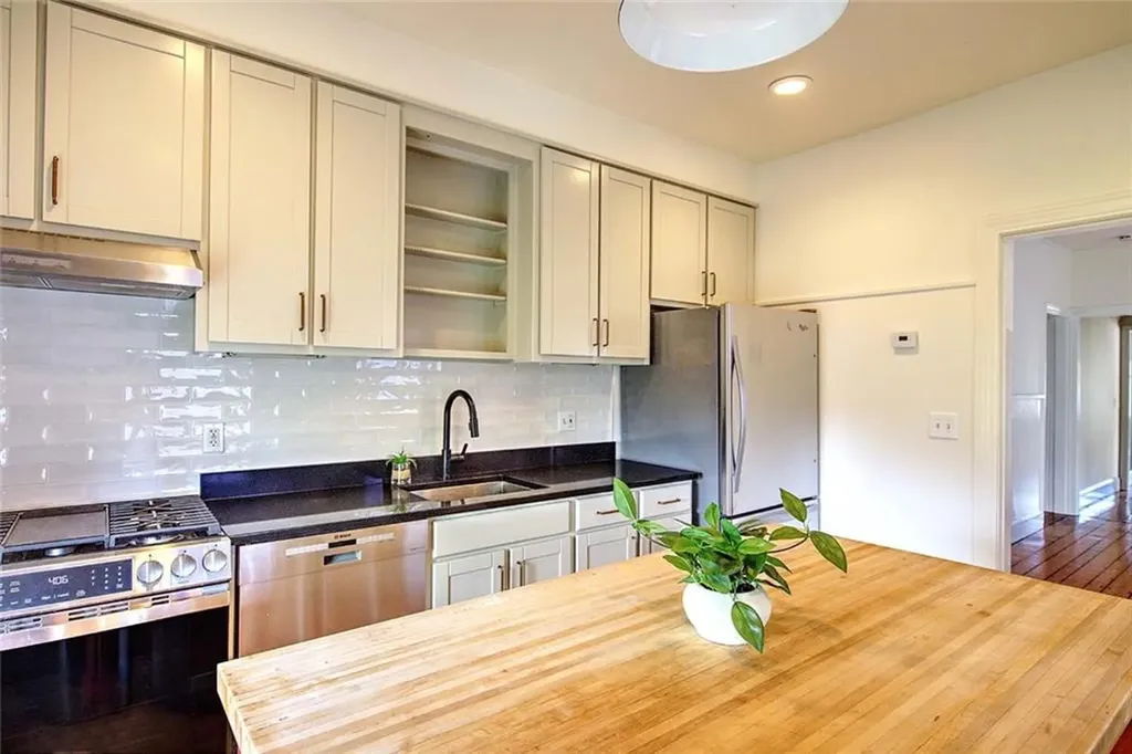 152 Congdon Street Providence RI 02906