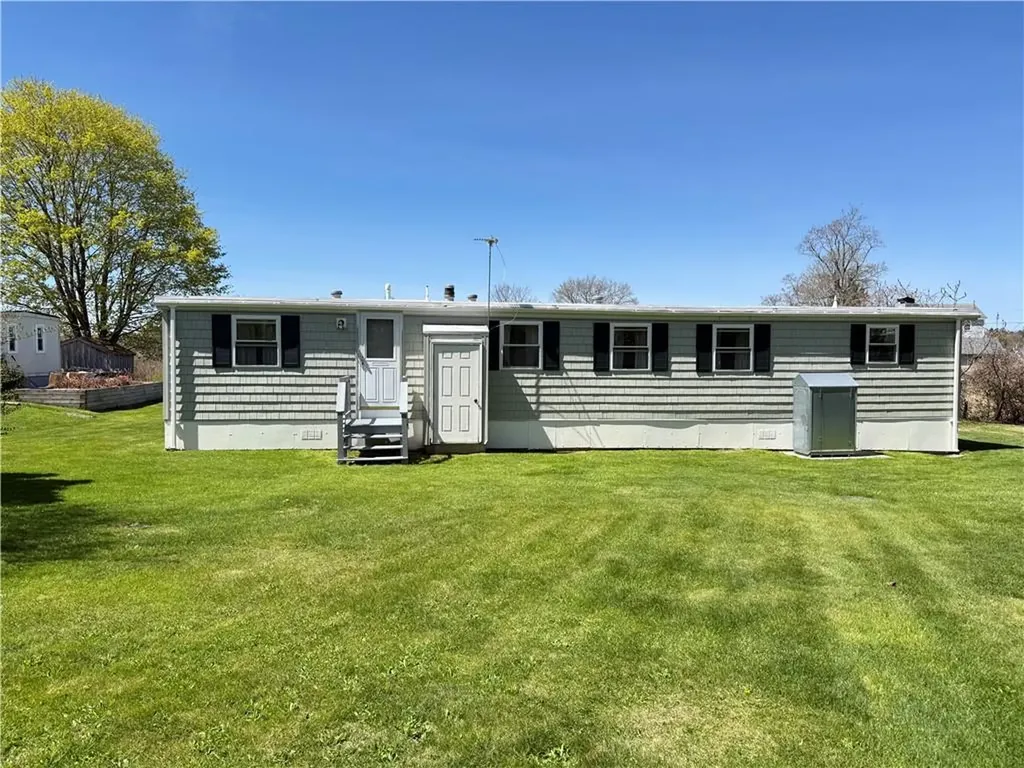 36 Lawrence Court Tiverton RI 02878
