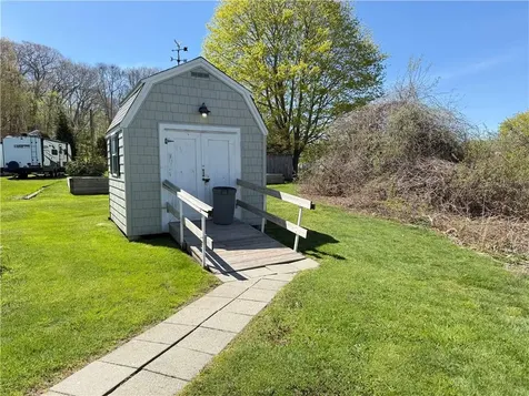 36 Lawrence Court Tiverton RI 02878