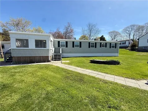 36 Lawrence Court Tiverton RI 02878