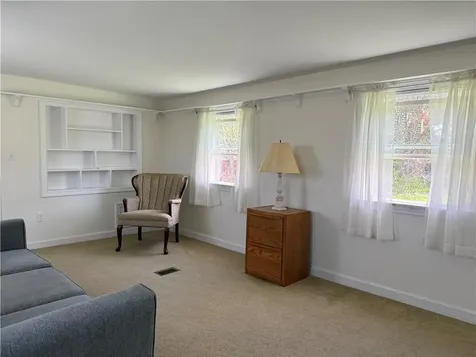 36 Lawrence Court Tiverton RI 02878