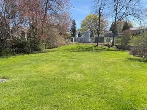 36 Lawrence Court Tiverton RI 02878