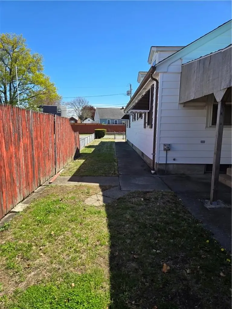 60 Charlotte Street North Providence RI 02904