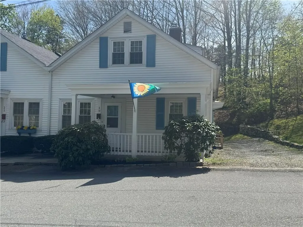 19 Whipple Avenue Smithfield RI 02917