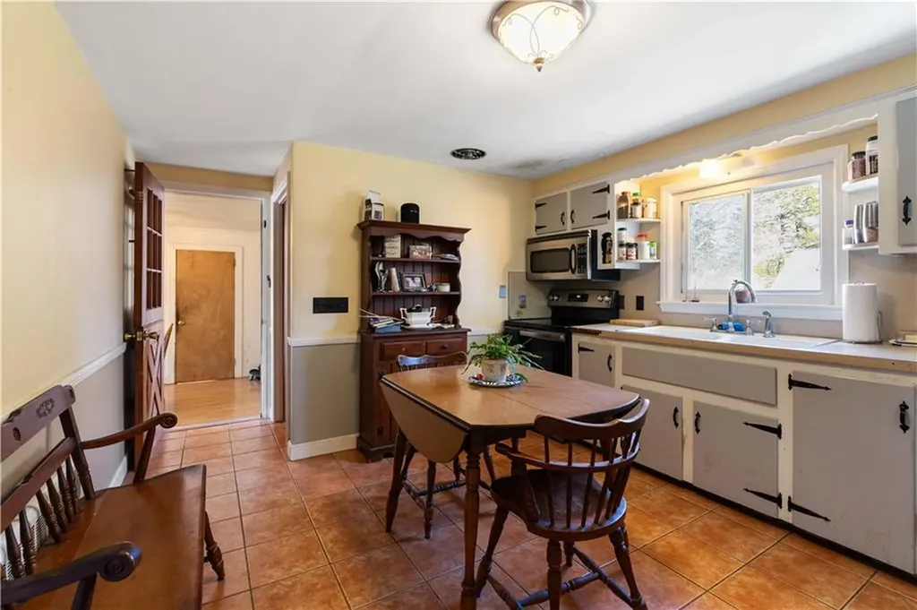 11 Terrace Drive Bristol RI 02809