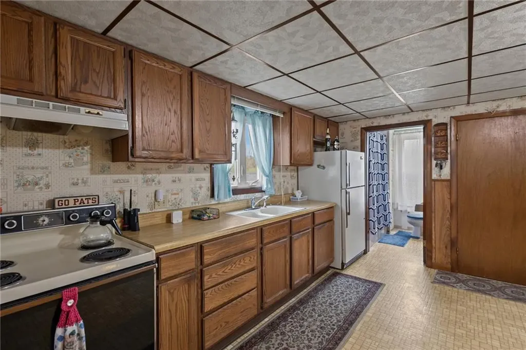 86 Fall Street Woonsocket RI 02895