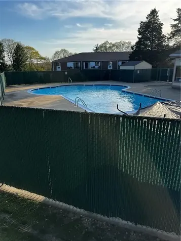 752 Quaker Lane Warwick RI 02818