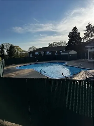 752 Quaker Lane Warwick RI 02818
