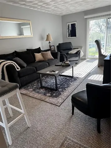 752 Quaker Lane Warwick RI 02818