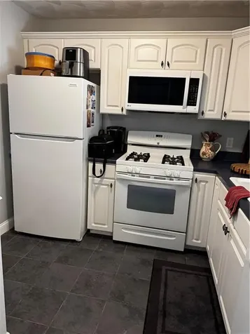 752 Quaker Lane Warwick RI 02818