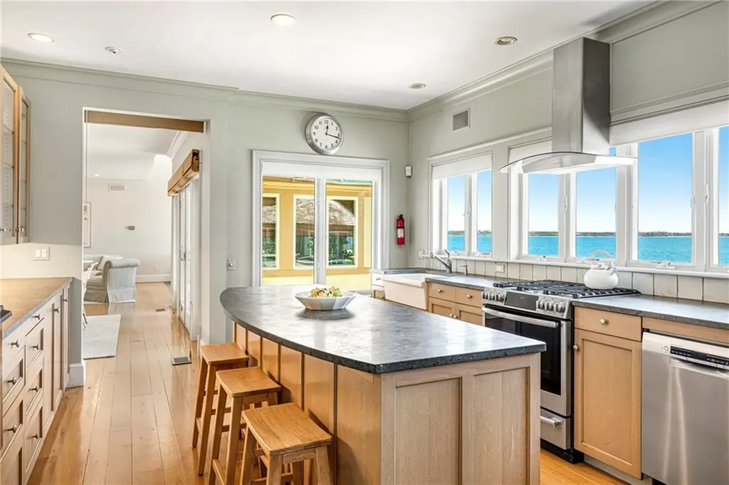 515 Indian Avenue Middletown RI 02842
