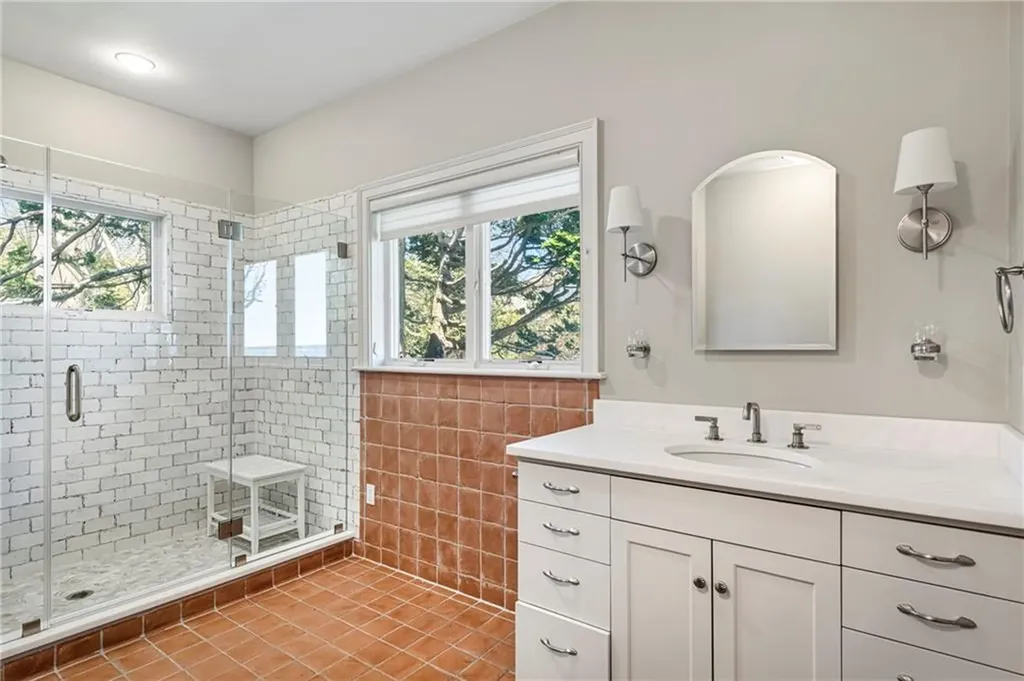 515 Indian Avenue Middletown RI 02842
