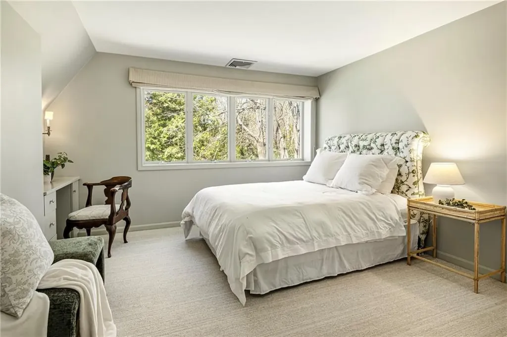 515 Indian Avenue Middletown RI 02842