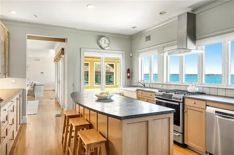 515 Indian Avenue Middletown RI 02842