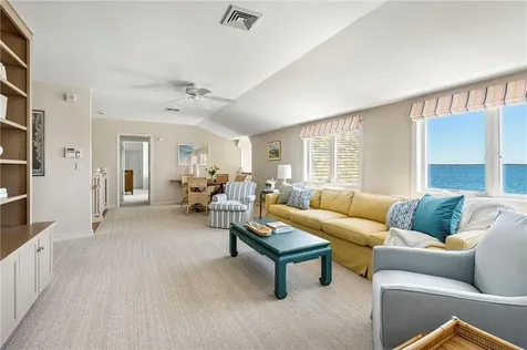 515 Indian Avenue Middletown RI 02842