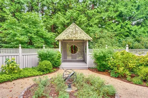 515 Indian Avenue Middletown RI 02842