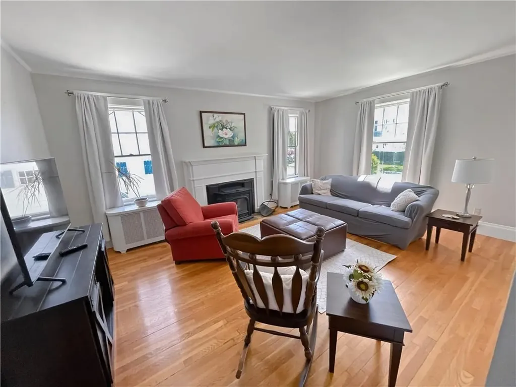 31 Elmcrest Avenue Providence RI 02908