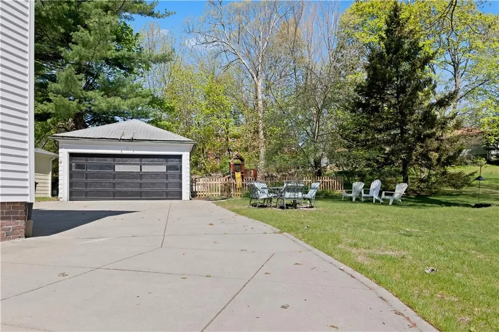 31 Elmcrest Avenue Providence RI 02908