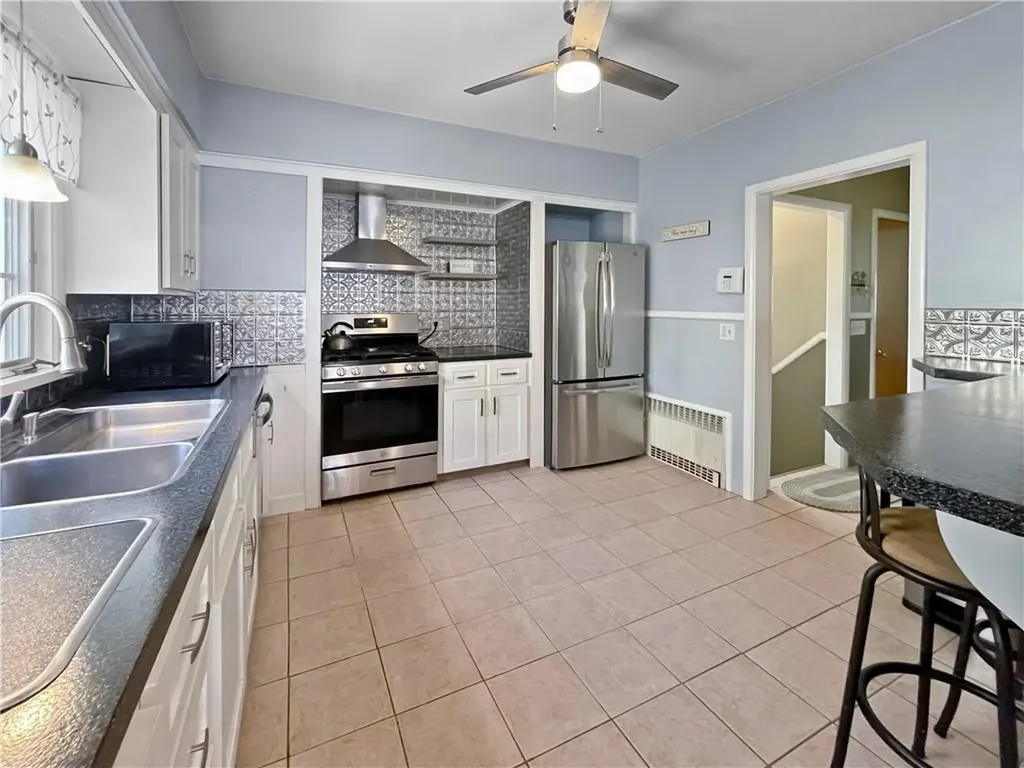 31 Elmcrest Avenue Providence RI 02908