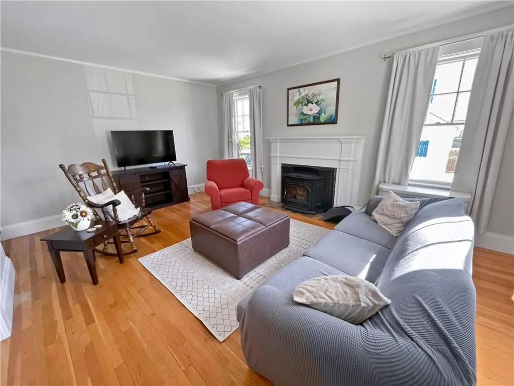 31 Elmcrest Avenue Providence RI 02908