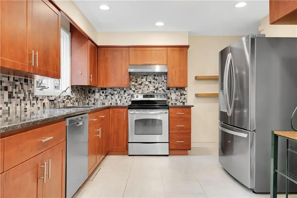 41 Elmway Street Providence RI 02906