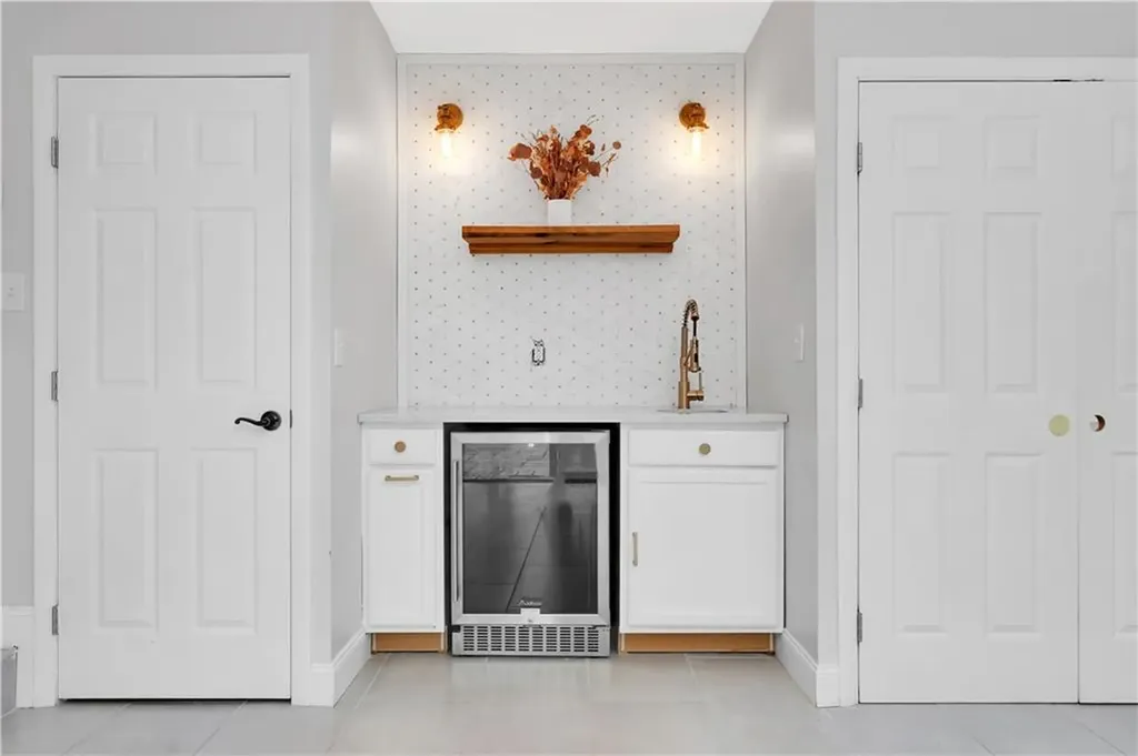 41 Elmway Street Providence RI 02906