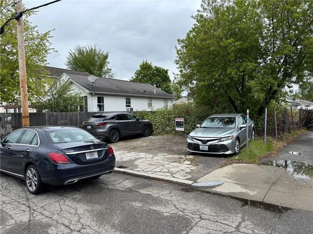 18 Calhoun Avenue Providence RI 02907